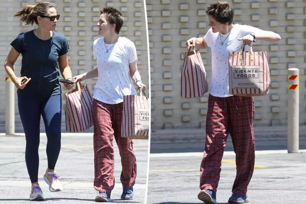 The Style of Seraphina Affleck: A Casual Outing with Mom Jennifer Garner