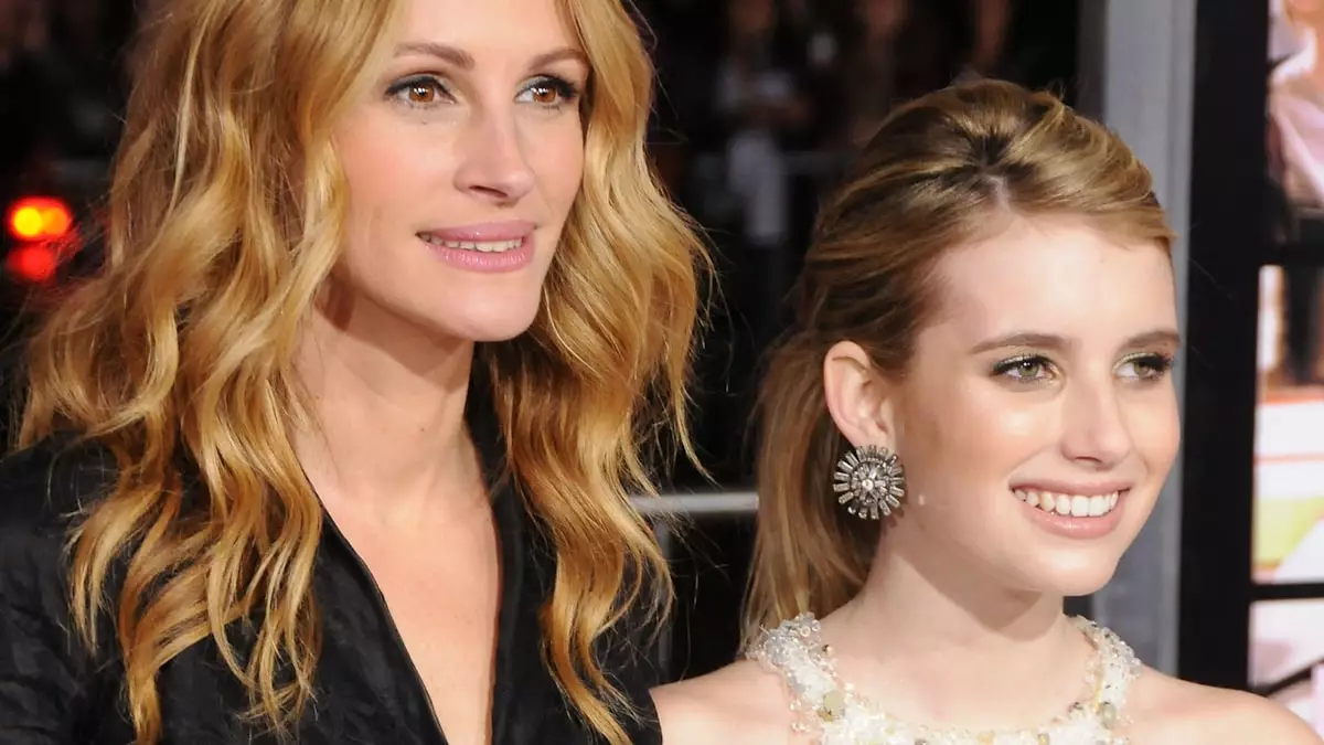 The Uncanny Resemblance Between Emma Roberts and Julia Roberts