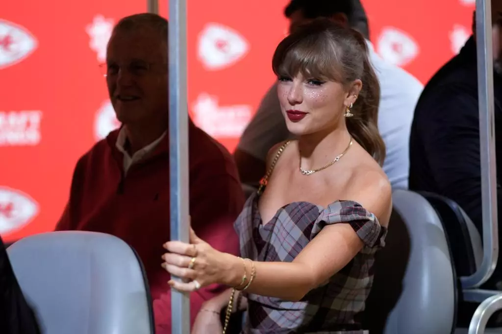 The Intersection of Celebrity and Sports: Taylor Swift’s Support for Travis Kelce