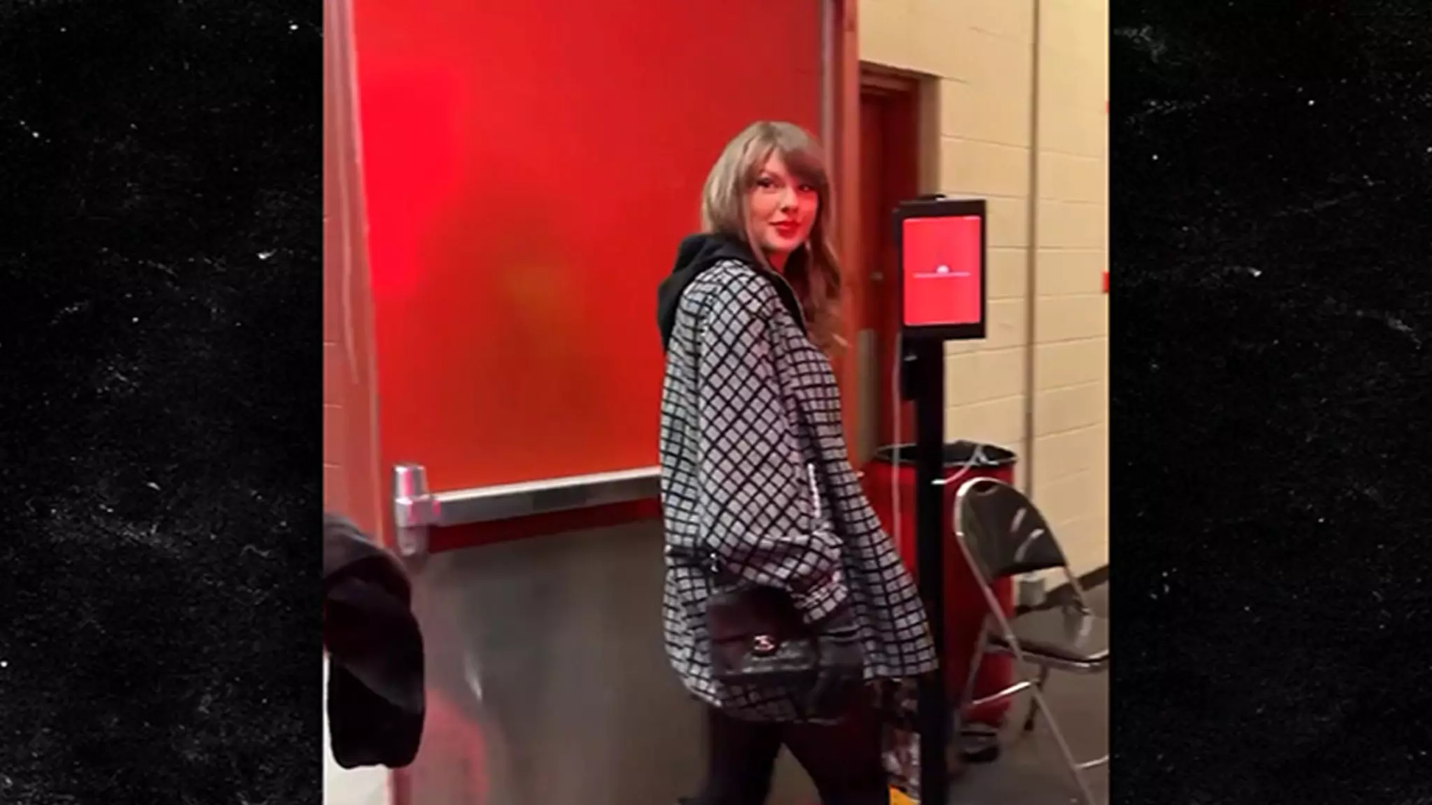 Taylor Swift’s Sporting Spirit: A Stylish Support for Travis Kelce