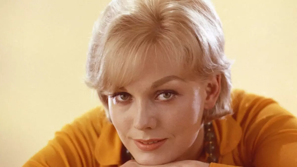 Kim Novak’s Enduring Brilliance: Celebrating a Cinematic Legend Beyond Hollywood